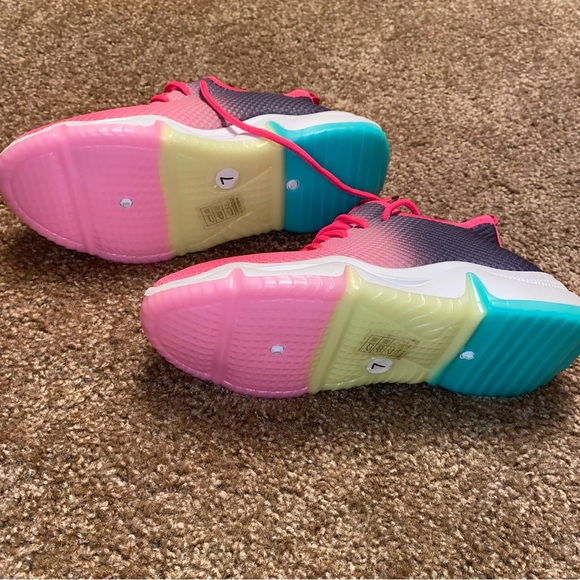 Women’s Pink Breathable Workout Shoes Size 7 - Picture 3 of 6